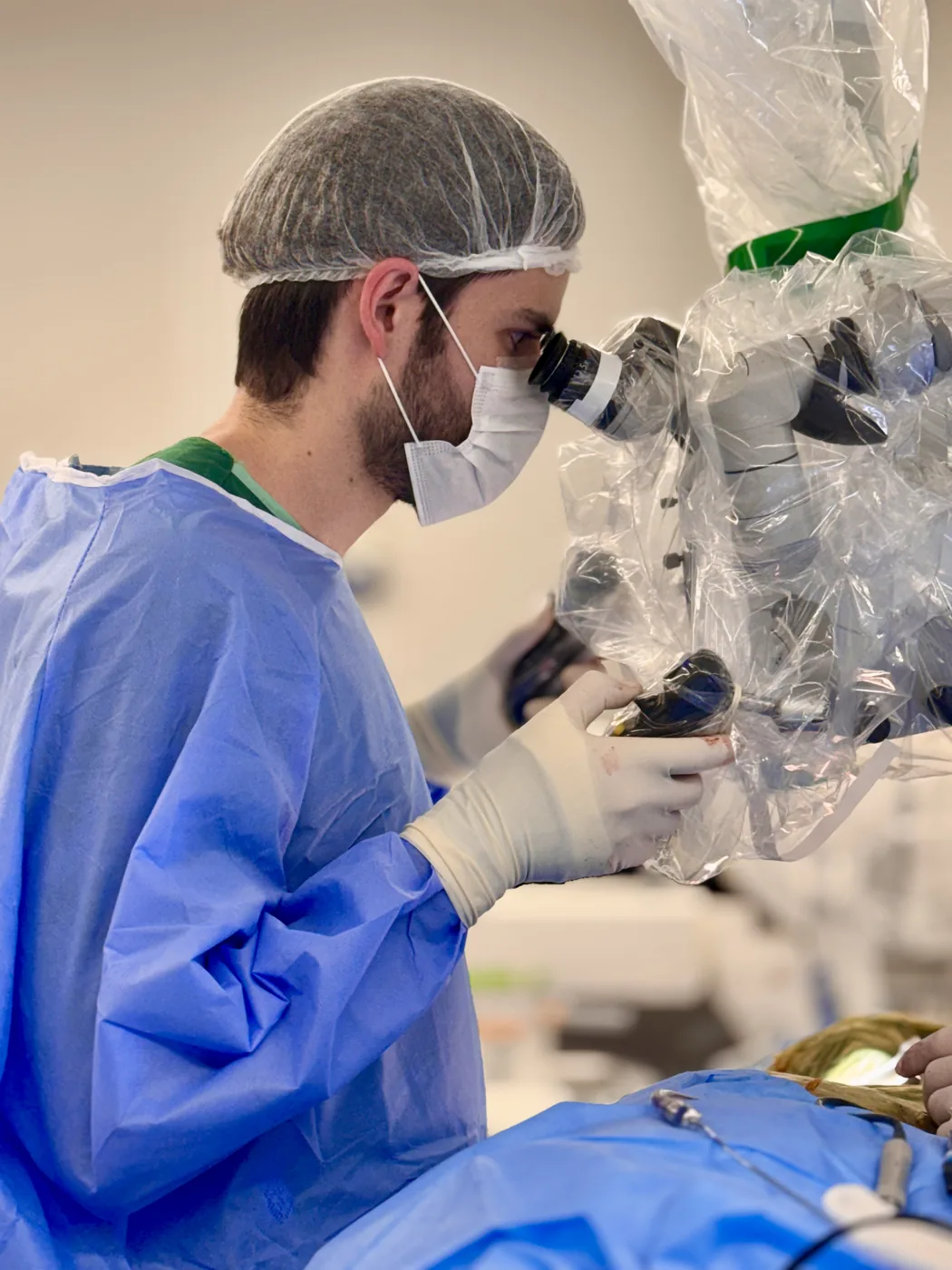 Microcirurgia da coluna com microscópio cirúrgico